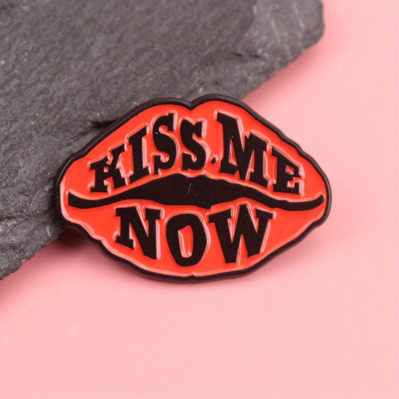 Bold Lip „KISS ME NOW“ Emaille – Women Fashion Now Bewertung und Preis