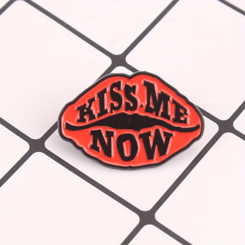 Bold Lip „KISS ME NOW“ Emaille – Women Fashion Now Bewertung und Preis